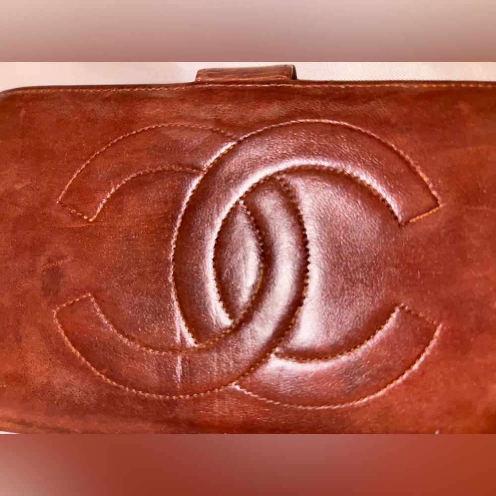 CHANEL Light Brown Leather Wallet with CC and COA - Picture 5 of 16